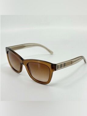 Burberry Women’s sunglasses 4209  AS NEW